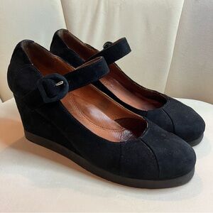 Kenneth Cole gentle souls Dawn and Dirty black suede Mary Jane wedges, size 8M